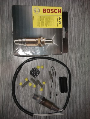 IMAG1549.jpg (65.86 KiB) Zobrazeno 3280 x Obsah krabičky. Návod na montáž o velikosti Rudého Práva se na fotku jaxi nevešel :)