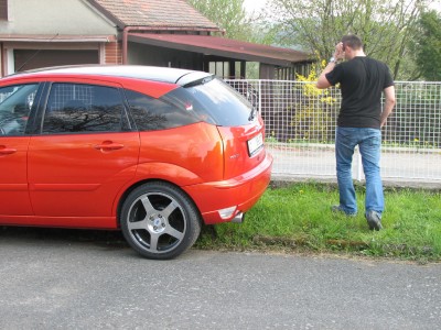 Já se na to radši koukat nebudu nebo že by ta barva tak oslňovala,co Drahu?