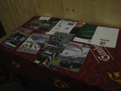 Prospekty od pelena z autosalonu