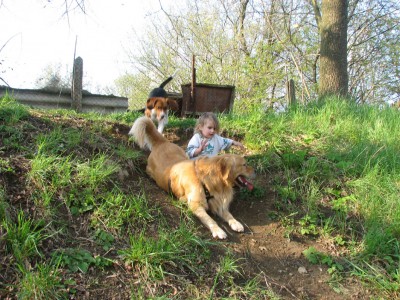 A nakonec naše nejmenší připravuje(několikrát-poctivě celý den) dráhu na večer pro MobyDicka.V tu dobu  ale ještě sám netušil co bude.Super dohled Atyho.