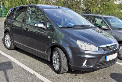 800px-Ford_Focus_C-Max_Facelift_front+side.jpg