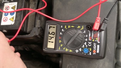 Hodnota při zaplém motoru