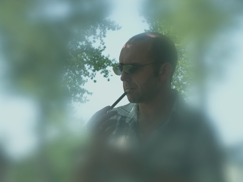 Pohodicka s neodmyslitelnym cigarkem.