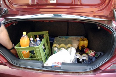 Obsah Horstova kufru prozrazen. Samý proviant.