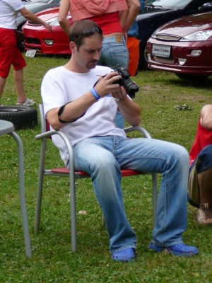 Tahle moderní technika je tak složitá... Proč ty fotky nelezou ven..?!