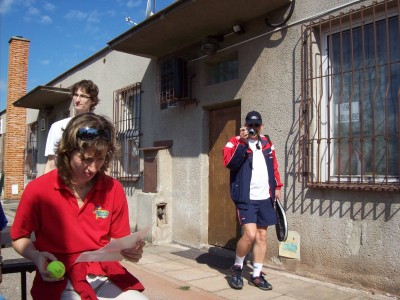 Hrači se dostavují na kurty