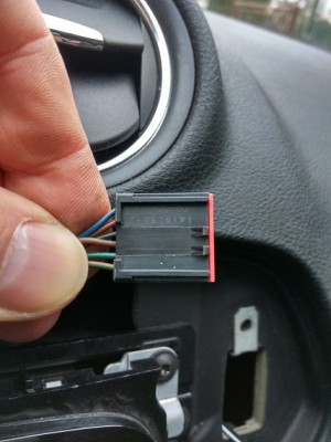 IMG_20170304_170828_HDR.jpg (88.75 KiB) Zobrazeno 7020 x konektor pro tlačítko