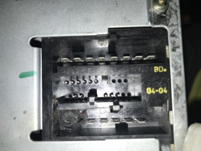 rádio přepálené 2-min.jpg (81.98 KiB) Zobrazeno 2936 x konektor se vytáhl společně s piny samotného autorádia.