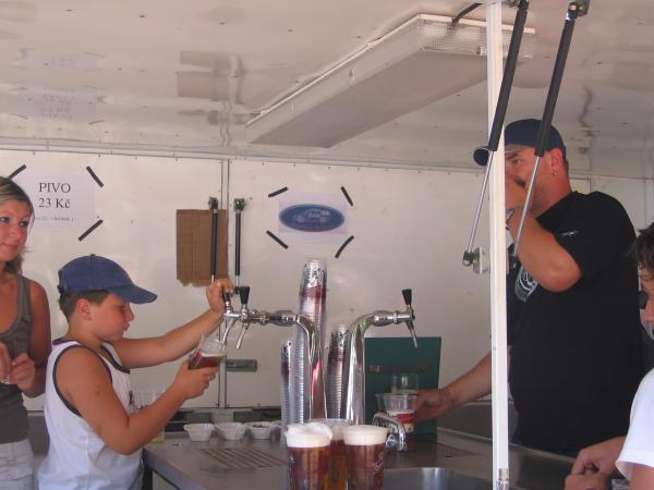 Moje drahá 3/4, synátor a švára. Jenom škoda, že jsem neměl větší reklamu na FoFo club