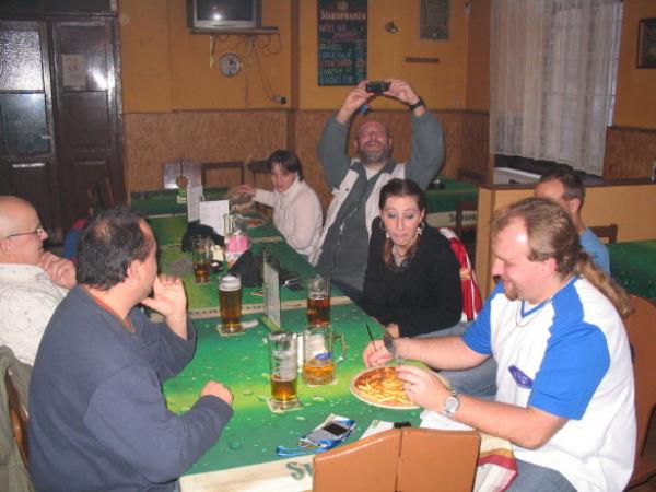 Bjuty se snaží zachytit Jozkův apetit a Taspy postřehnout jeho porcičku.