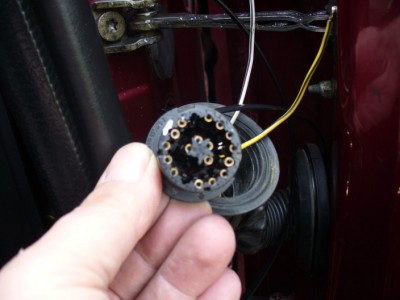 Konektor a dodělané piny.jpg