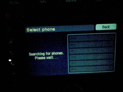 A takhle to vždy skončí. Žádný telefon mi auto nenašel a po opětovném nastartování není ani památky po té ikonce se sluchátkem:-(
