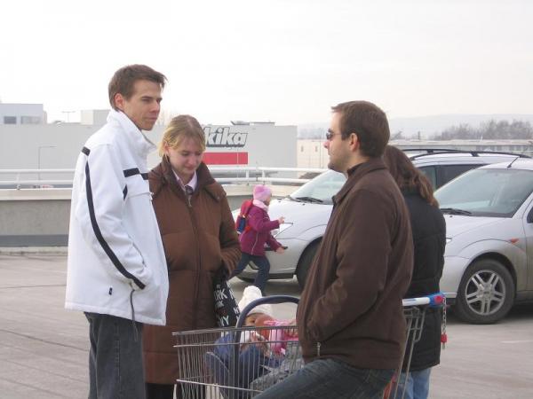 mansart a tuším Partizan s doprovodem včetně nejmladšího člena dnešního srazu schovaného v sedačce a ještě pro jistotu i v košíku :-)
<br />... snad jsem nespletl nicky