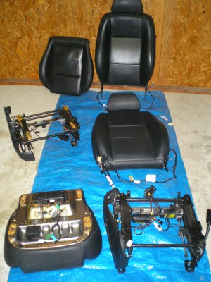 Rozborka a zborka. Nepasujú veci z lavej sedačky do pravej a opačne.