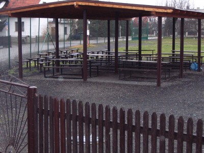 Jedno z venkovnich posezeni