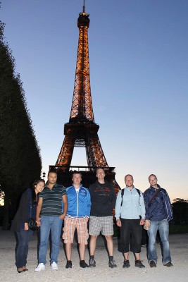 Před Eiffelovkou s Pařížskými přáteli.